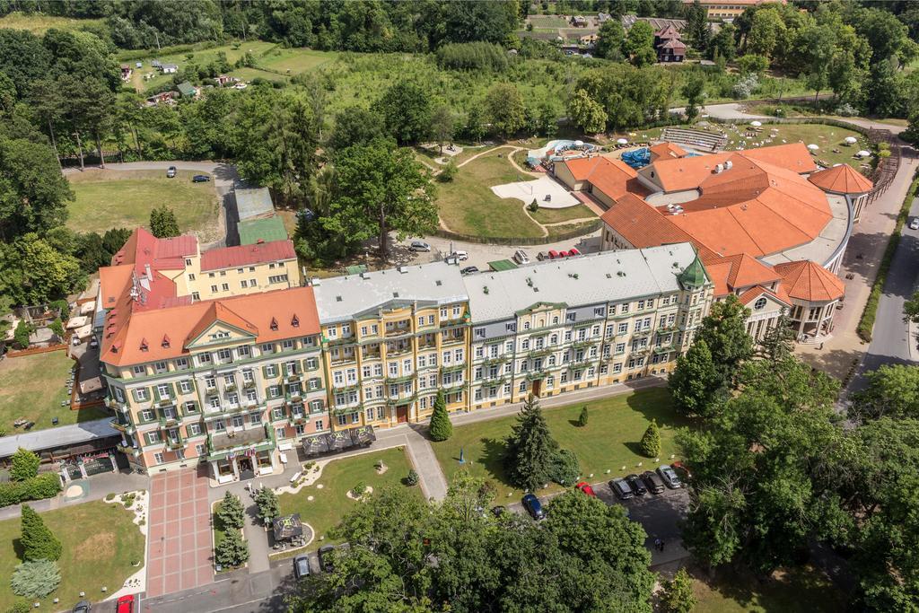 Spa Resort PAWLIK-AQUAFORUM Františkovy Lázně Exterior foto